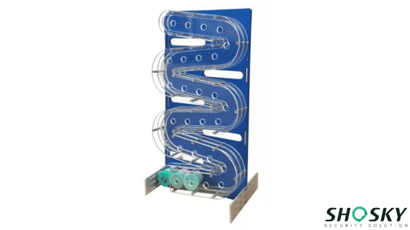 Рулоны контрольной ленты, организованные на полке FIFO для предприятий