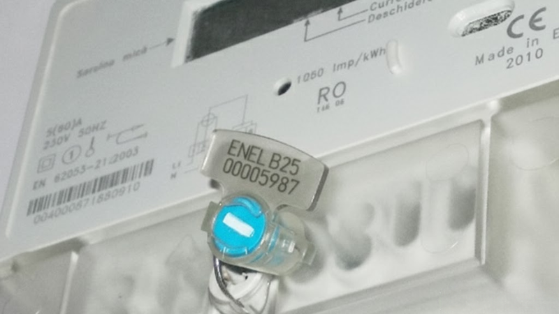 Electricity meter with tamper-evident seal