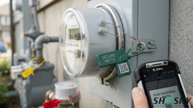 Mobile device verifying a security seal on an electric meter